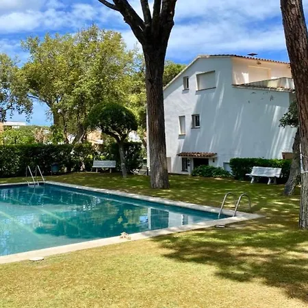 Holiday home House With Shared Pool, 2 Bathrooms, 700m From Beach