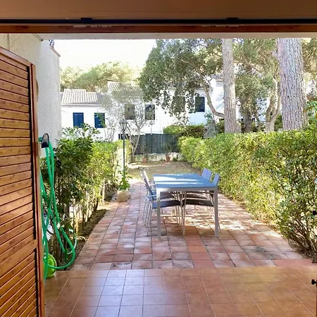 Holiday home House With Shared Pool, 2 Bathrooms, 700m From Beach *