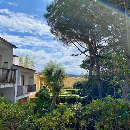 House With Shared Pool, 2 Bathrooms, 700m From Beach Holiday home *