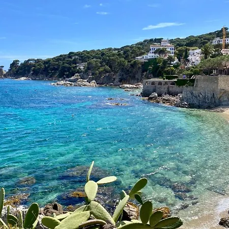 House With Shared Pool, 2 Bathrooms, 700m From Beach Holiday home *