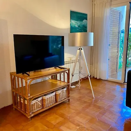 House With Shared Pool, 2 Bathrooms, 700m From Beach Calella De Palafrugell