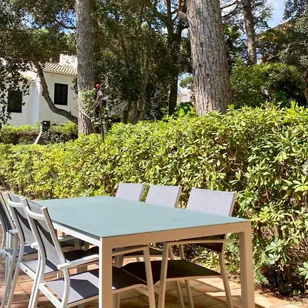 House With Shared Pool, 2 Bathrooms, 700m From Beach