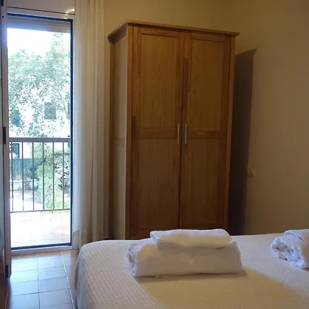 House With Shared Pool, 2 Bathrooms, 700m From Beach Holiday home *