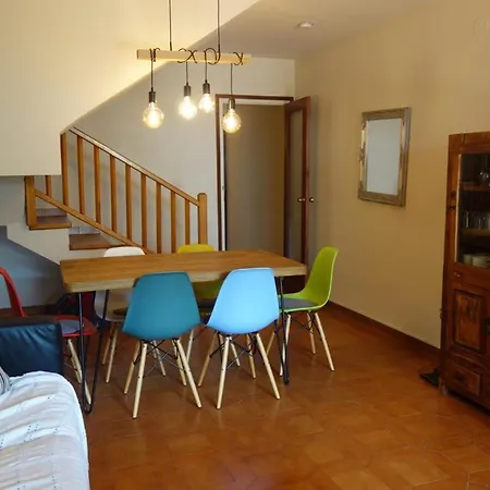 House With Shared Pool, 2 Bathrooms, 700m From Beach