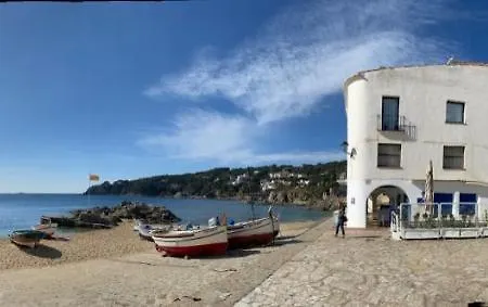 House With Shared Pool, 2 Bathrooms, 700m From Beach Holiday home *